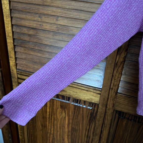 🌻American Eagle long sleeve! - Picture 3 of 3